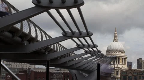 Time lapse of Millennium Bridge with  St Pauls Cathedral London UK Vídeos de archivo 64898452