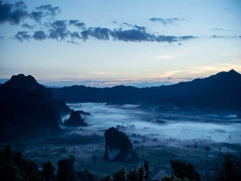 Time Lapse Mist Moving Over The Mountain at Phulanka. Phayao Province. Thailand. Stock Footage 75807499