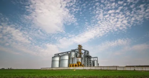 Time lapse of modern granary elevator against the blue sky. Video stock 152594322