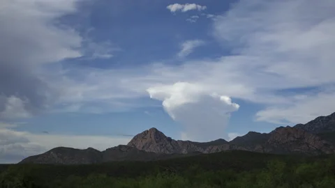 Time lapse of monsoon clouds above rugged desert mountains Stock Footage 202295823