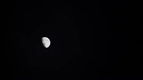 Time lapse: the moon floating in night black sky Video stock 136823423