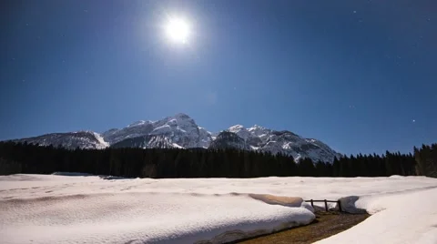 Time Lapse - Moon moving in a winter night 스톡 동영상 46208237