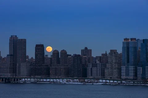 Time lapse of Moon rising over buildings in uptown Manhattan, New York Stock Footage 88637040