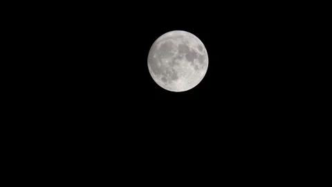 Time lapse of the moon in the sky Vídeo Stock 251246924