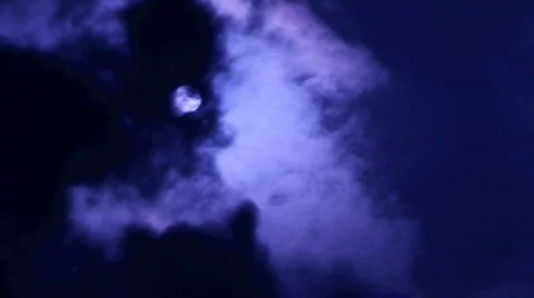Time lapse of mooon at night with blowing clouds Stock-Footage 375519