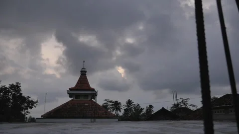 Time lapse of mosque dome with sunset and cloudy background. Stock-Footage 291372442