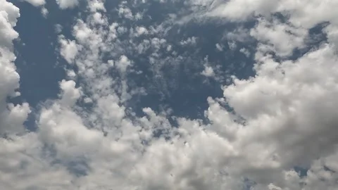 Time Lapse Motion Background - White Clouds Flying On Blue Sky with Sun Rays 库存影片 247679071
