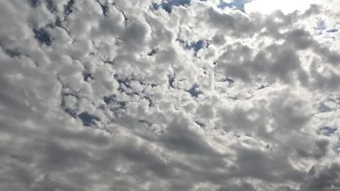Time Lapse Motion Background - White Clouds Flying On Blue Sky with Sun Rays Stockbeeldmateriaal 247679866