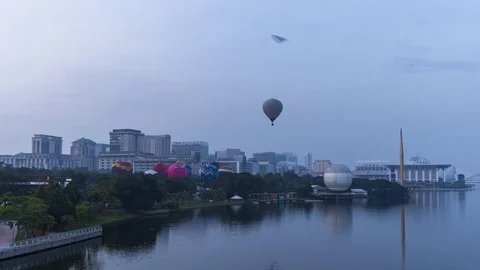 Time lapse motion of hot air balloon Video stock 110446262