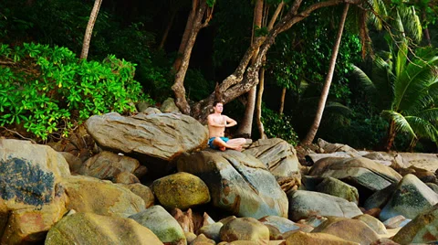 Time lapse in motion of young man sitting in meditation Video stock 37118322