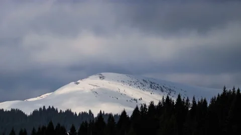 Time lapse mountain hill covered with snow in winter time in a cloudy day Video stock 234165803