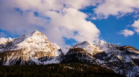 Time Lapse - Mountain with moving clouds 스톡 동영상 46200290