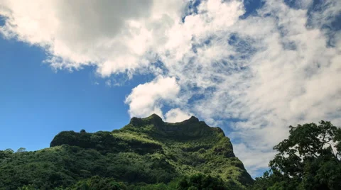 Time lapse of the mountain peak in Bora Bora, French Polynesia 動画素材 65715140