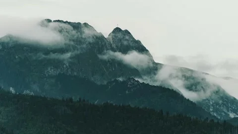 Time-lapse mountain range covered with rainy clouds Giewont peak Tatra mountains Stock-Footage 203919513