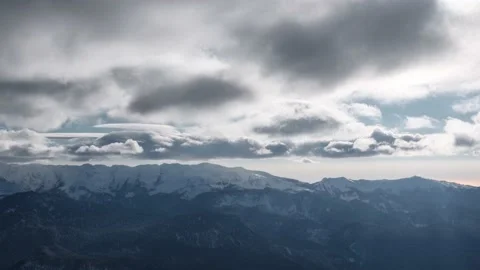 Time lapse of mountain summit in the clouds. Vidéo 150307455