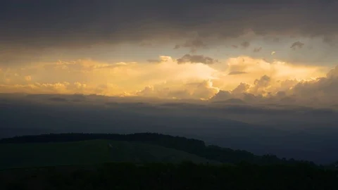 Time lapse of mountains and clouds nature 動画素材 108501188