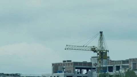 Time lapse of the movement of blue clouds over a tower crane at the construc 스톡 동영상 240634772