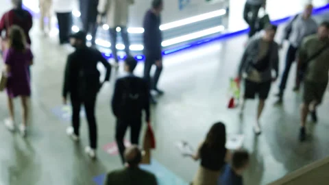 Time lapse of the movement of a crowd of business people walking through a large Stock Footage 252994087