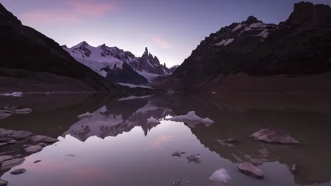 Time Lapse. The movement of Iceberg formations in a mountain lake Stock-Footage 79502920