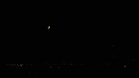 Time lapse of the movement of the moon on a black sky Stock-Footage 129630807
