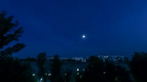 Time lapse of the movement of the moon on a black sky Stock-Footage 129631044