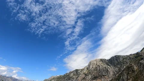 Time-lapse, the movement of white clouds across the blue sky Stockbeeldmateriaal 160729434