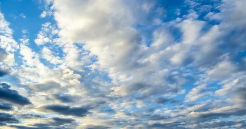 Time lapse of movement from the wind of clouds Stock-Footage 129632308