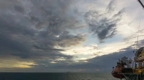 Time-lapse moving cloud on jack up rig. Stock Footage 55838945