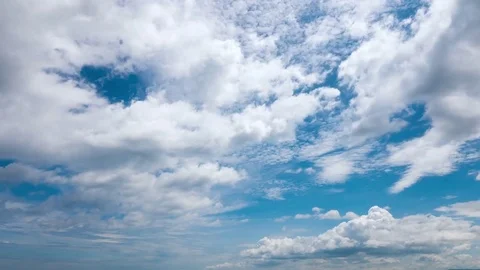 Time lapse of moving cloud of summer sky, sunny cloud to overcast Video stock 77206997