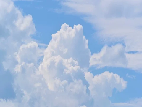 Time lapse of moving clouds and blue sky 库存影片 75858461