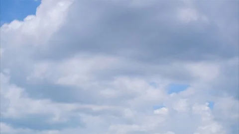 Time lapse. moving clouds and blue sky on summer 動画素材 105720117