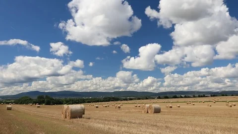 Time Lapse - Moving clouds over a field in autumn, Hesse, Germany Видео 80809512