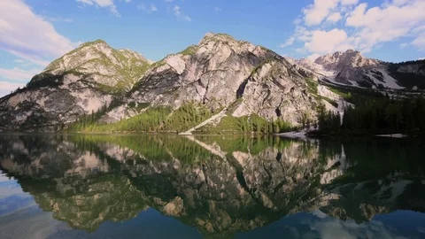 Time lapse - Moving clouds over Lake Braies Видео 80928638