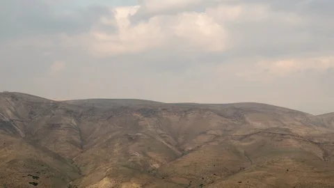 Time lapse - Moving clouds over the The Judaean Desert in Israel. 스톡 동영상 101744827