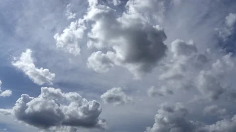 Time-lapse of moving fluffy clouds and white cumulus clouds in the blue sky 스톡 동영상 315550899