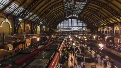 Time lapse of moving inside the Luz Station, Stockbeeldmateriaal 240227062