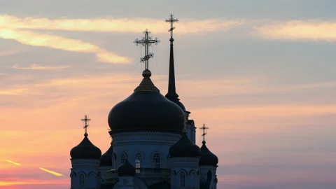 Time lapse of moving pastel colored clouds behind the dome with Cross of Church Stock-Footage 171527291