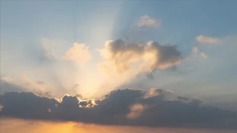 Time lapse of moving sunbeams and clouds on blue sunset sky 스톡 동영상 197844173