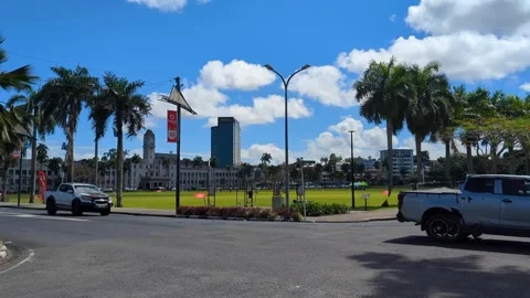 Time lapse moving traffic, Albert Park, and Parliament Buildings in capital Vídeo Stock 336030205