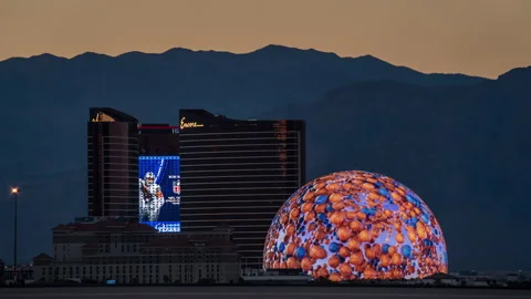 Time lapse of MSG Sphere is light up in Las Vegas, Nevada. Vídeos de archivo 249440153