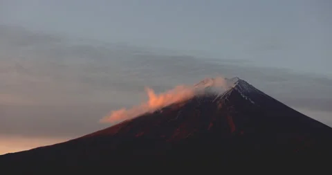 Time-Lapse - Mt. Fuji at sunrise, wind, and cloud movement. Stock Footage 154003358