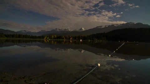 Time lapse of night clouds at Alta Lake, Whistler, BC, Canada 스톡 동영상 31645911