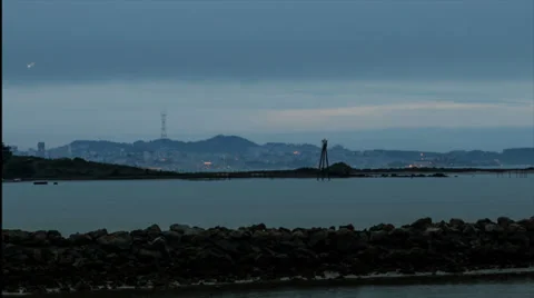 Time lapse of night falling on N. San Francisco on an overcast day long zoom in Stock Footage 39594608