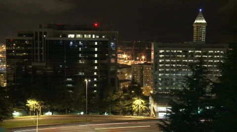 Time-lapse Night freeway Buildings Stockbeeldmateriaal 685122