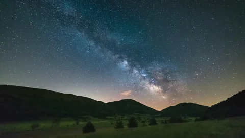 Time lapse: night sky over Montelago highlands, Marche, Italy. The Milky Way gal Stock Footage 155516898