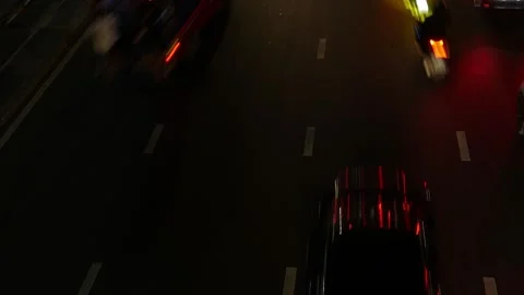 Time Lapse Night Traffic with Motion Blurred Cars Moving 库存影片 339518267