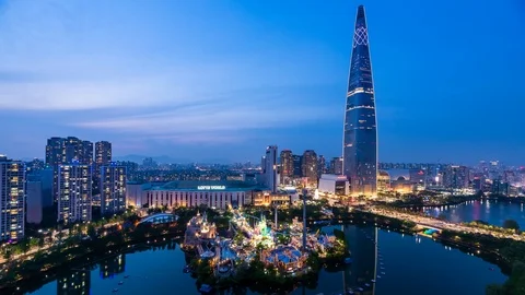 Time lapse Night view of Lotte World Tower and Seokchon lake park in Seoul city. Stock Footage 107815081