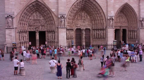 Time lapse of Notre dame cathedral with tourist infront Video stock 26147649