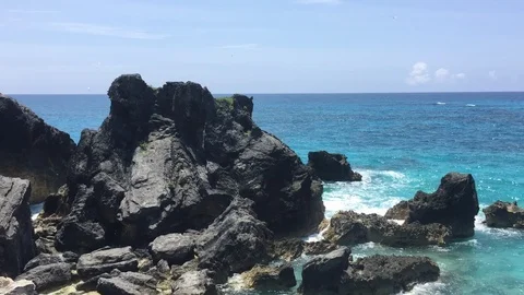 Time-lapse of ocean waves crashing against a cliff of black rock in Bermuda. Stock Footage 122342430