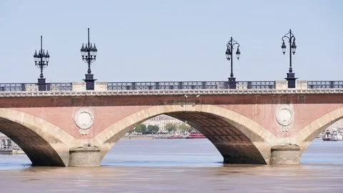 Time lapse of an old bridge, Bordeaux. Video stock 96966526